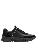 Zapatilla de cuero negro para mujer, equipada con cordones para un ajuste personalizado y suela dentada para buena tracción.