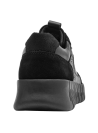 Zapatilla casual negra para mujer, con aplicaciones decorativas en el lateral que aportan un componente estético distintivo.