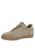 Zapatilla de cuero taupe para mujer, estilo retro casual con puntera reforzada, ideal para un look urbano.