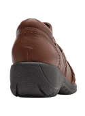 Zapato de cuero café para mujer, interior suave y cómodo, perfecto para uso diario con un toque sofisticado.