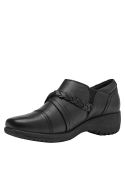 Zapato negro de cuero para mujer, diseño casual con detalle trenzado y suela antideslizante.