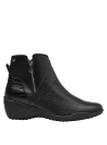 Botín de cuero negro con elegante acabado reptil, cremallera lateral y tacón bajo, perfecto para uso diario casual.