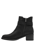 Elegante botín de cuero negro para mujer con taco cuadrado medio y panel elástico lateral para fácil calce.
