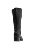 Bota casual de cuero negro, diseño sobrio con talón mediano, ideal para un look elegante y cómodo.