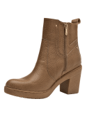 Botín camel de cuero texturizado para mujer, con inserto elástico en los costados y puntera redondeada para mayor comodidad.