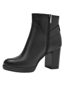 Botín de cuero negro para mujer, hebilla metálica decorativa asegura ajuste clásico, ideal para un look sofisticado.