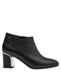 Botín negro de cuero para mujer, diseño sofisticado con cierre lateral y taco medio, ideal para diario y eventos.