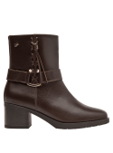 Botín marrón de cuero para mujer, estilo moderno con toque clásico, hebilla lateral y taco robusto para múltiples looks.