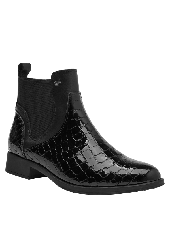 Botín Chelsea negro de cuero para mujer, con textura de piel de reptil y elástico lateral, ideal para uso urbano diario.