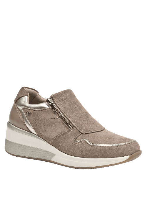 Zapatilla de cuero taupe para mujer, funcional y práctica, perfecta para el día a día, con diseño sofisticado.