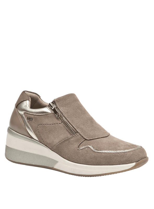 Zapatilla de cuero taupe para mujer, funcional y práctica, perfecta para el día a día, con diseño sofisticado.
