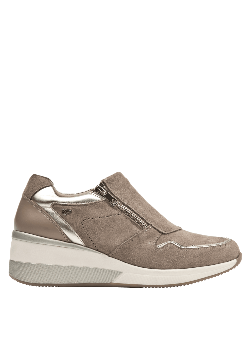 Zapatilla de cuero taupe para mujer, funcional y práctica, perfecta para el día a día, con diseño sofisticado.