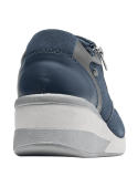 zapatilla azul de gamuza para mujer, cierre lateral que facilita el calce y proporciona ajuste adecuado sin cordones