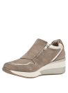 Zapatilla de cuero taupe para mujer, estilo casual, con cierre lateral y suela gruesa para mayor comodidad diaria.