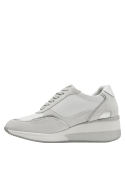 elegante zapatilla urbana de cuero blanco para mujer con puntera reforzada y detalles de cortes en el talón