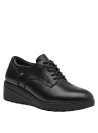 Elegante zapato oxford de cuero negro para mujer, ideal para ocasiones laborales y salidas casuales.