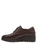 Zapato casual de cuero marrón para mujer, estilo oxford clásico, ideal para trabajo o salidas informales.