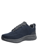 zapatilla urbana azul para hombre con detalles en talón y lengüeta que brindan soporte adicional y comodidad.