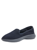 Zapatilla textil azul casual para mujer, sin cordones, moderna y versátil, perfecta para combinar con atuendos relajados.