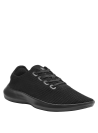 Calzado casual negro de hombre, con cordones para ajuste personalizable y soporte en actividades urbanas.