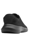 Zapatilla urbana de hombre en color negro, con suela de goma para tracción y durabilidad en largas caminatas.