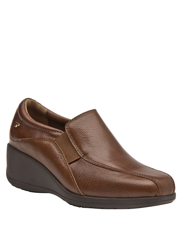 Zapato de cuero café para mujer, ideal para uso diario con estilo clásico.