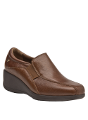 Zapato de cuero café para mujer, ideal para uso diario con estilo clásico.