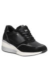 Zapatilla negra de cuero para mujer, estilo casual, con diseño moderno y urbano, ideal para caminatas largas en la ciudad.