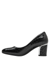 Zapato negro de charol para mujer, con diseño minimalista y taco cómodo, ideal para reuniones familiares formales.