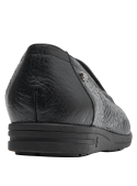 Calzado casual negro de cuero para mujer, ideal para uso diario.