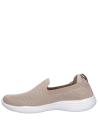 zapatilla beige de mujer, combinación de cuero y textil, perfecta para el día a día.
