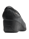 Zapato negro de charol de mujer con taco plano de 5 cm y punta cuadrada, ideal para uso diario.