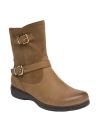 Bota camel de cuero con cierre lateral, facilitando el calce y descalce, ideal para un estilo de vida activo y práctico.