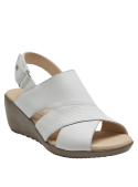 Elegante sandalia blanca de cuero para mujer, perfecta para estilizar con comodidad.