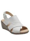 Elegante sandalia blanca de cuero para mujer, perfecta para estilizar con comodidad.