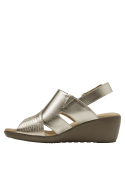 Elegante sandalia de cuero dorado para mujer, ideal para verano, con diseño anatómico y cómodo.