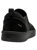 calzado negro masculino con forro textil, ligero y maleable para un uso prolongado sin molestias.