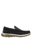 Calzado de cuero negro con suela clara, combinación moderna y versátil para hombres.