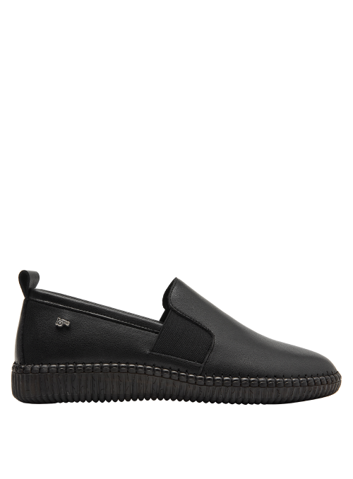 calzado negro de cuero femenino, diseño sencillo y sofisticado, perfecto para el día a día.