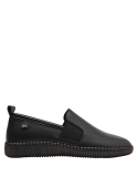 zapato casual de cuero negro para mujer, estilo minimalista y funcional, cómodo y moderno.