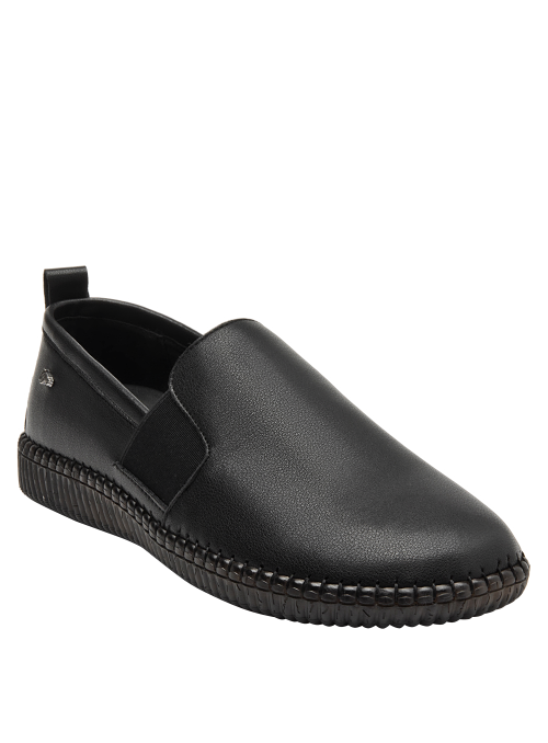calzado negro de cuero femenino, diseño sencillo y sofisticado, perfecto para el día a día.
