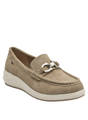 Calzado casual de cuero beige con textura suave, ideal para ocasiones semi-formales.