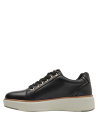 Elegante zapatilla negra de cuero para mujer, perfecta para estilo athleisure.
