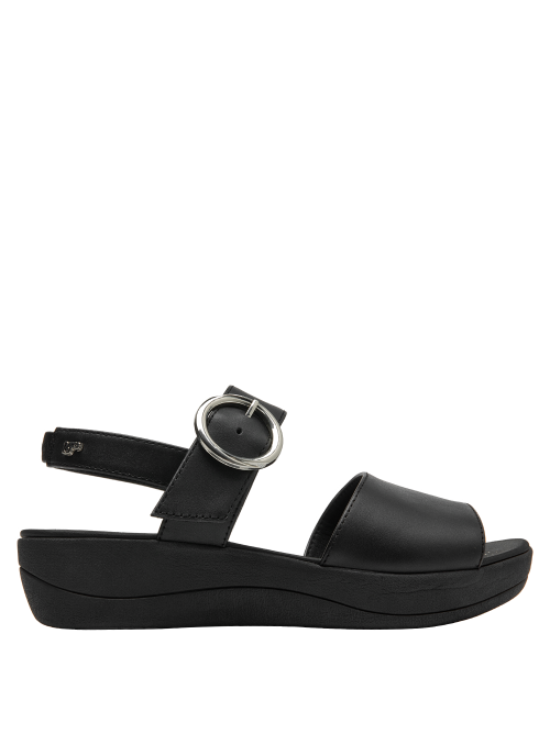 Sandalia de cuero negro para mujer, estilo sobrio con hebilla metálica y plataforma baja.