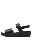 Calzado casual de cuero negro con diseño minimalista y hebilla lateral para mujer.