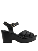 Calzado casual de cuero negro con textura suave, ideal para transiciones de oficina a eventos nocturnos.