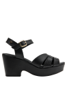Calzado casual de cuero negro con textura suave, ideal para transiciones de oficina a eventos nocturnos.