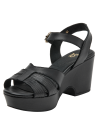 Sandalia de cuero negro con tiras entrecruzadas y hebilla dorada, ideal para un look casual elegante.