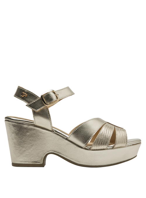Sandalia de cuero dorado con diseño moderno y tiras cruzadas, ideal para ocasiones festivas.