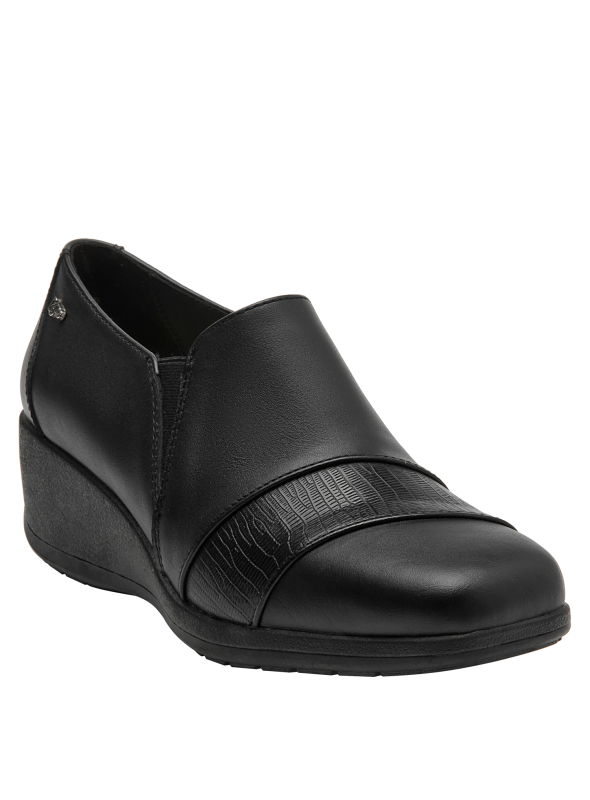 Zapato negro de cuero para mujer, versátil para atuendos formales y casuales.